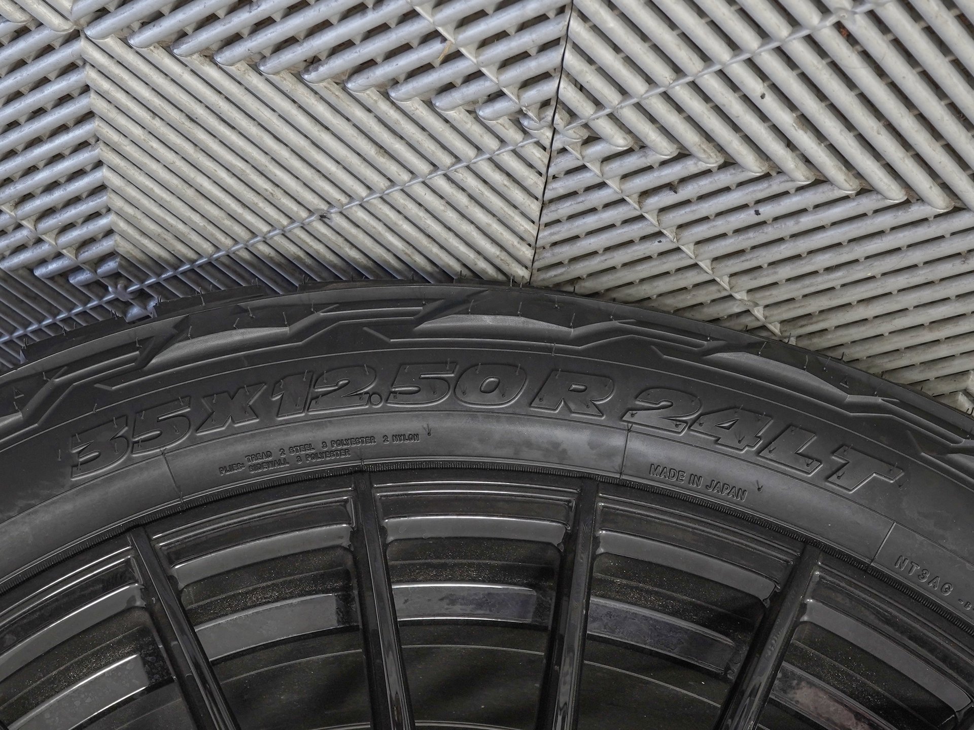 Used 2025 Cadillac Escalade V w/ LPO, Floor Liner Package image 41