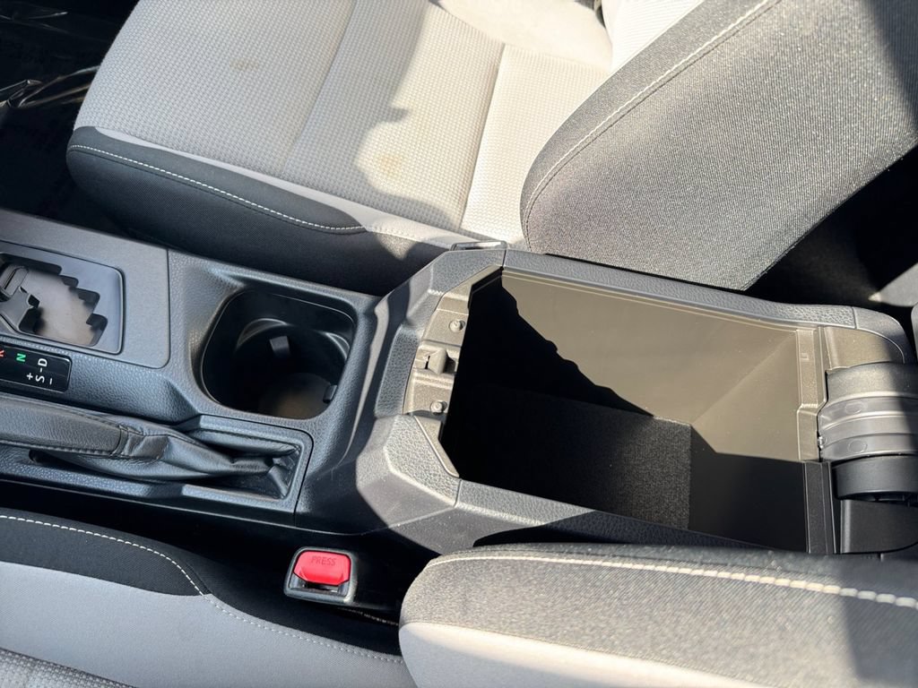 Used 2018 Toyota RAV4 LE AWD/4WD image 28