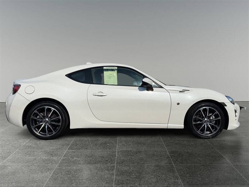 Used 2017 Toyota 86 RWD image 7