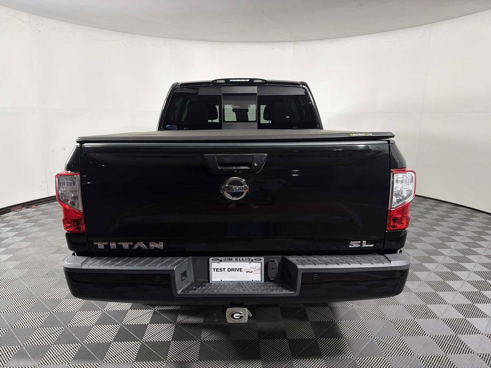 Used 2017 Nissan Titan SL RWD image 6