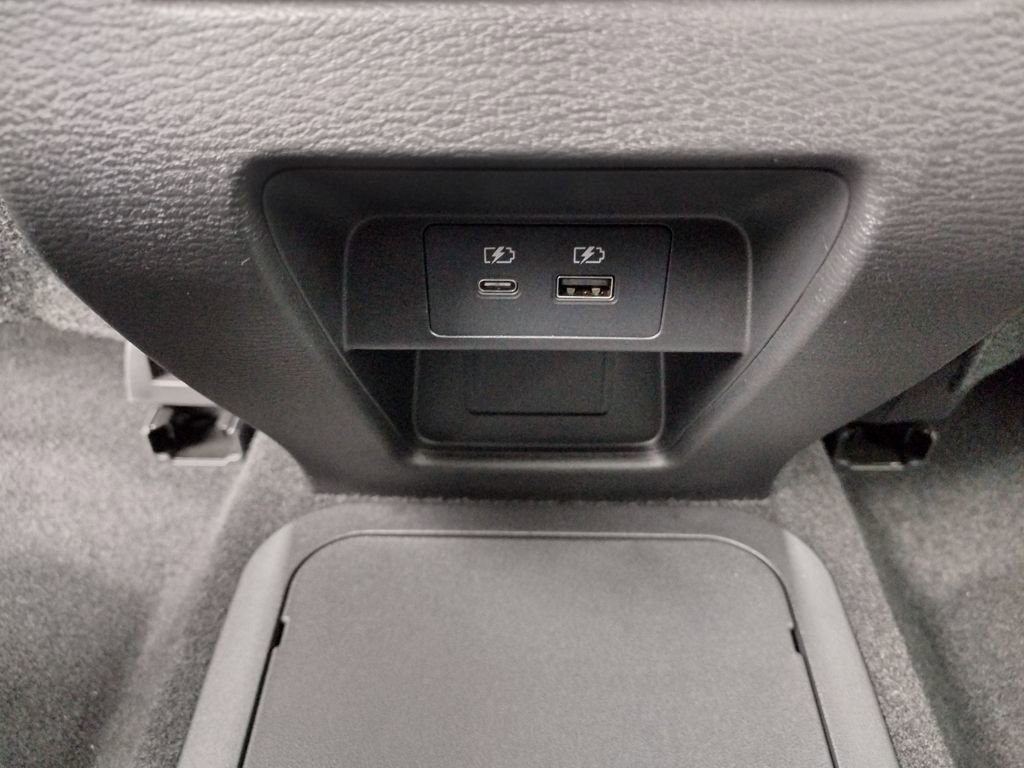 New 2025 Mitsubishi Outlander SE image 28