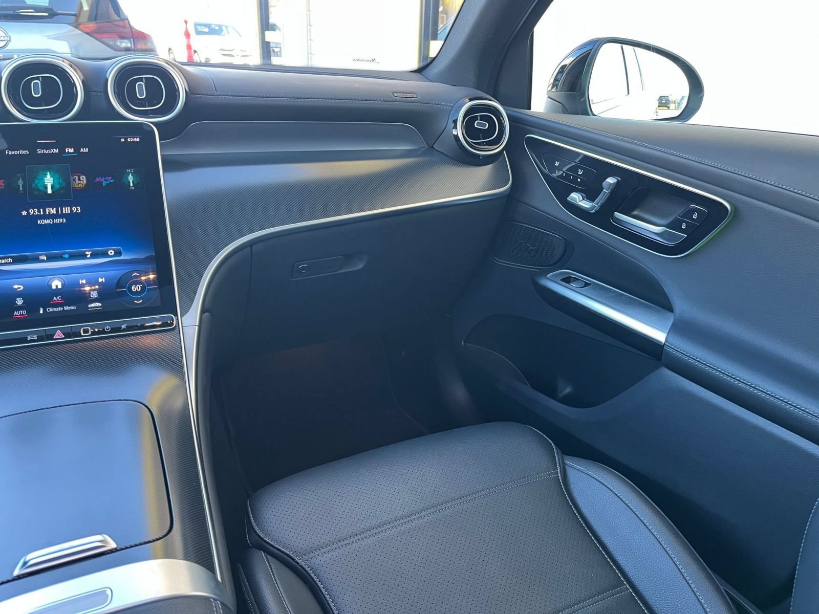 Used 2024 Mercedes-Benz GLC 300 4MATIC image 36