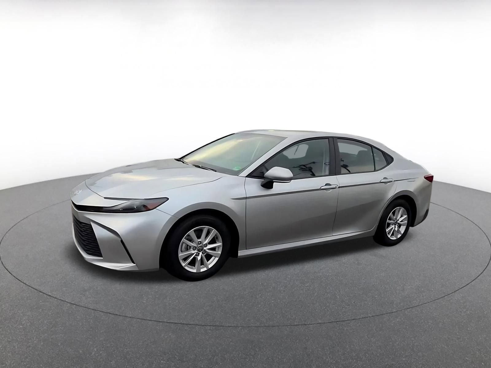 Used 2025 Toyota Camry LE image 8