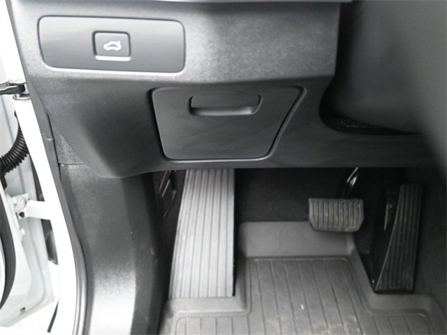 Used 2025 Volvo XC90 B5 Plus w/ Protection Package Premier image 16