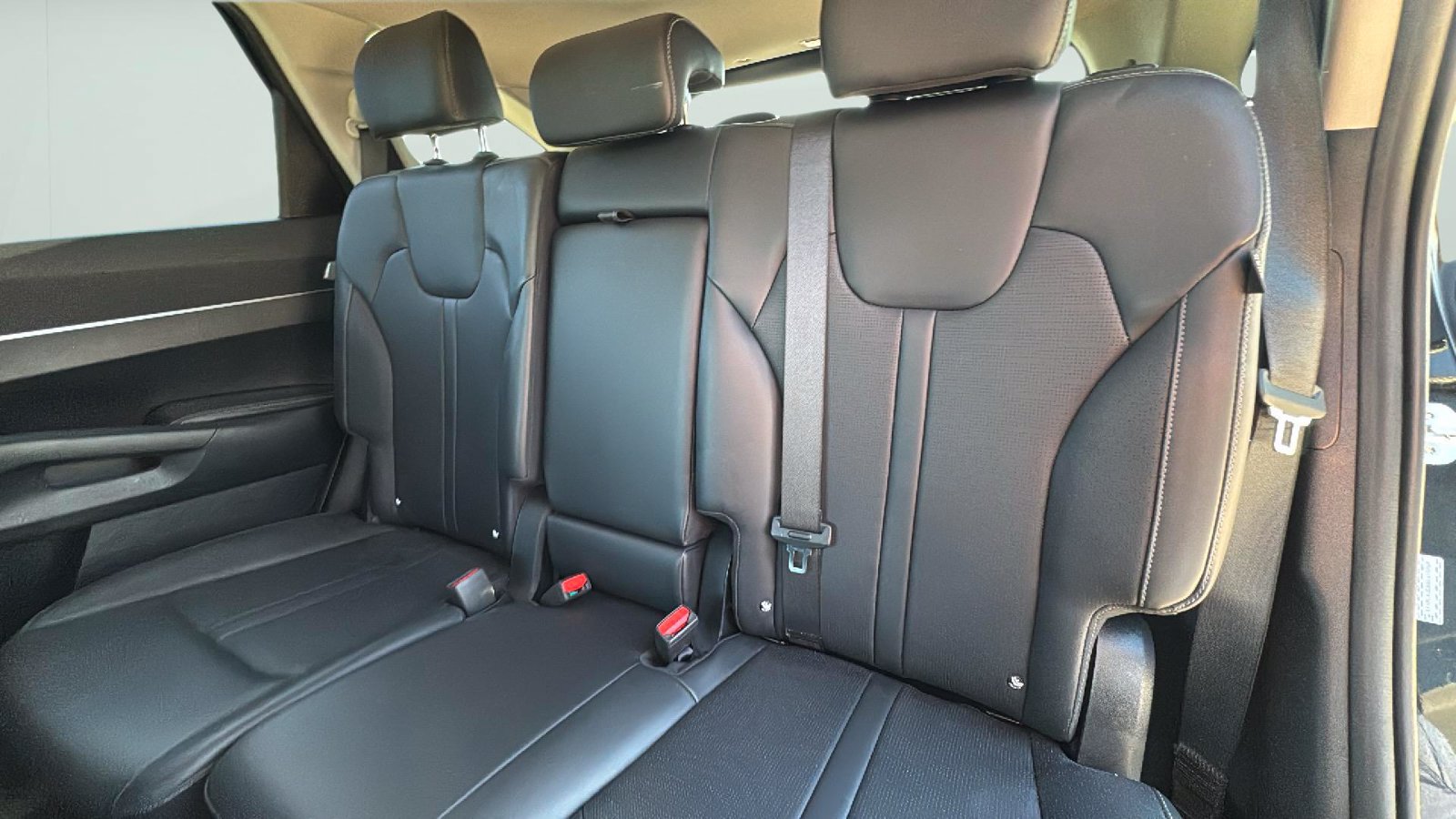 Used 2025 Kia Sorento S w/ Panoramic Sunroof Package FWD image 27