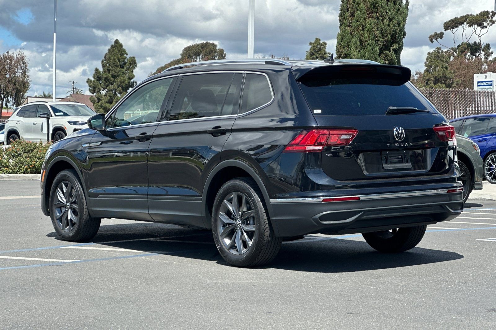 Used 2023 Volkswagen Tiguan SE FWD image 7