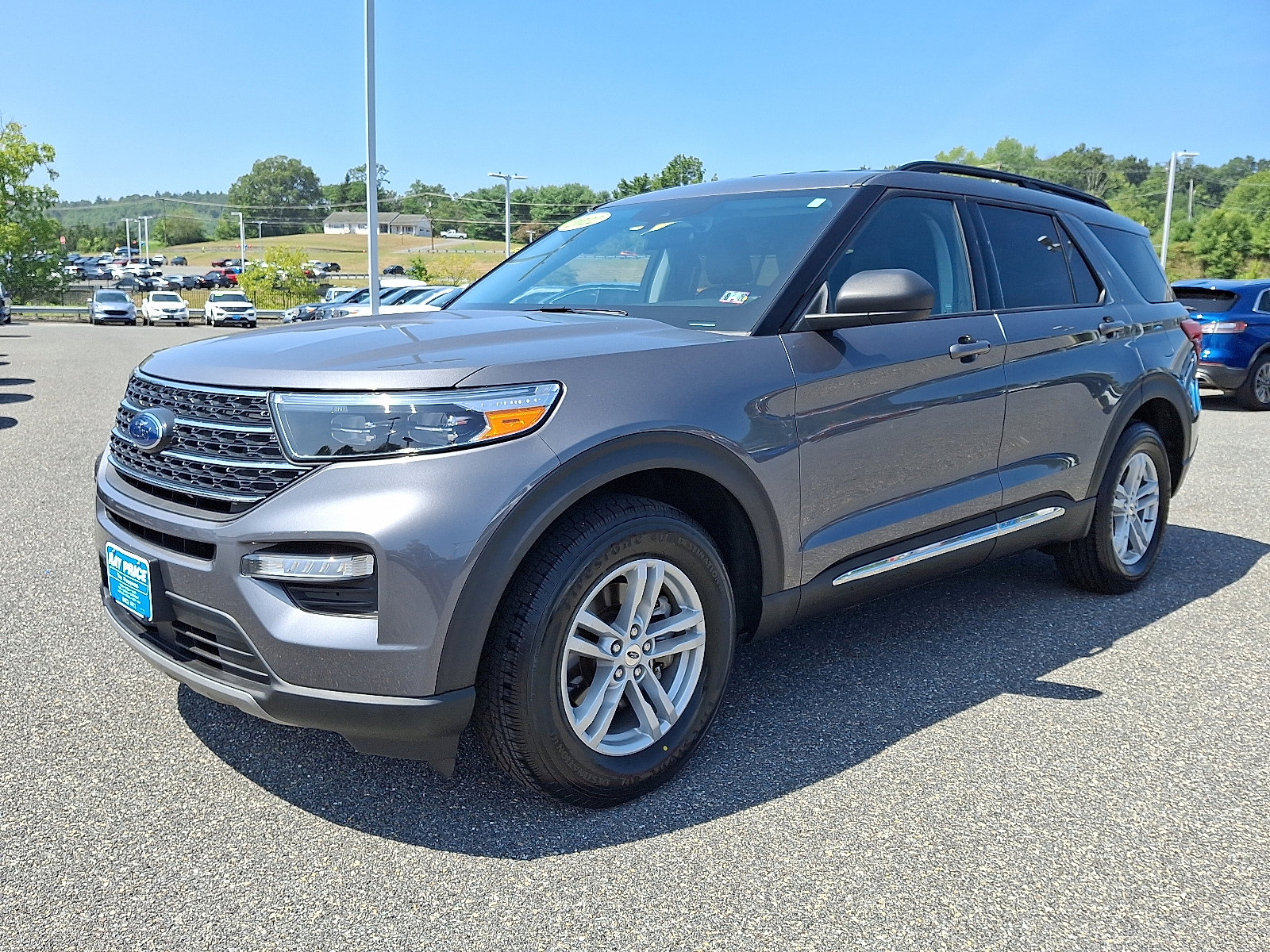 Certified 2022 Ford Explorer XLT w/ Equipment Group 202A image 3