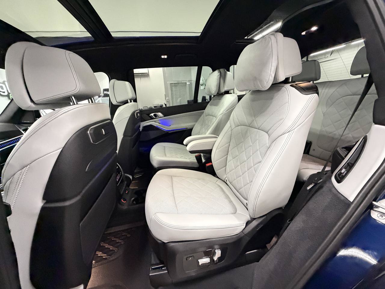 Used 2024 BMW X7 xDrive40i w/ Executive Package AWD/4WD image 13