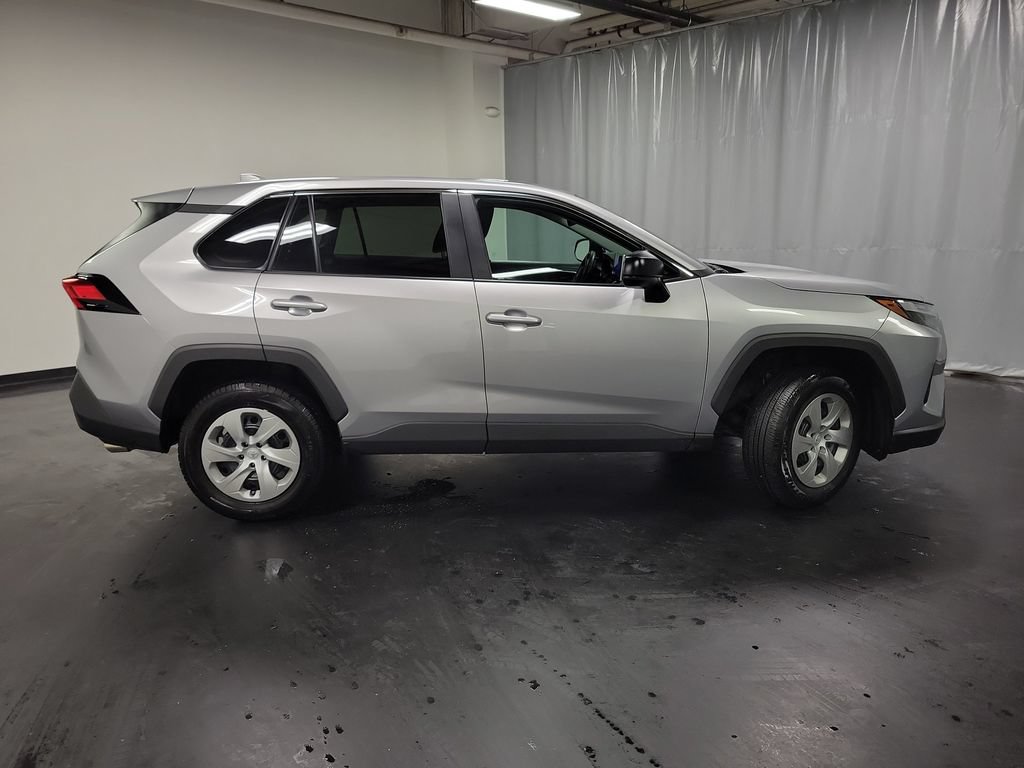 Used 2023 Toyota RAV4 LE AWD/4WD image 9