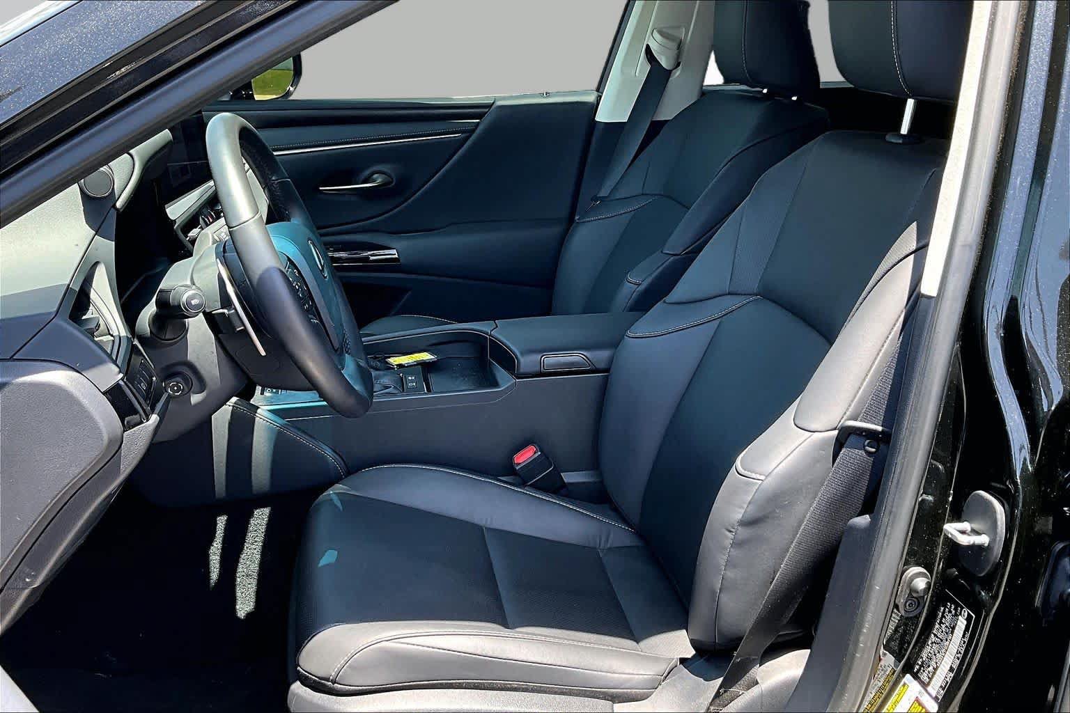 Used 2025 Lexus ES 300h w/ Premium Package FWD image 8