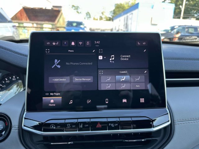Certified 2024 Jeep Compass Limited w/ Sun and Sound Group AWD/4WD image 35
