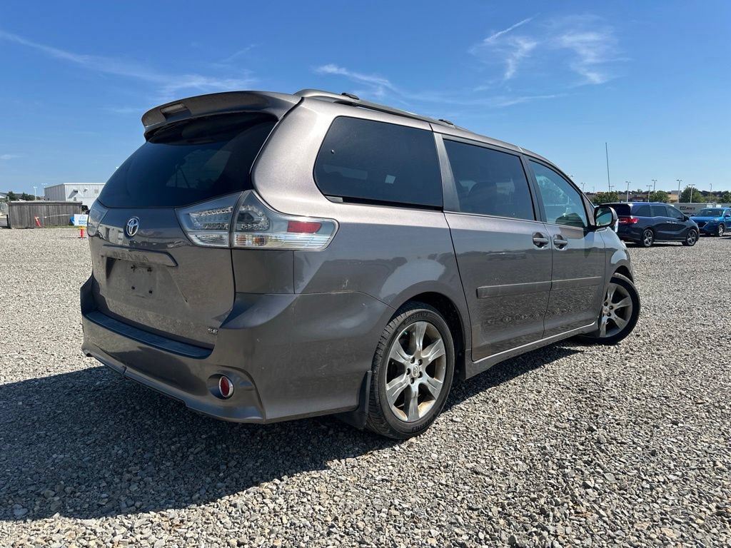 Used 2011 Toyota Sienna SE w/ Preferred Pkg FWD image 11