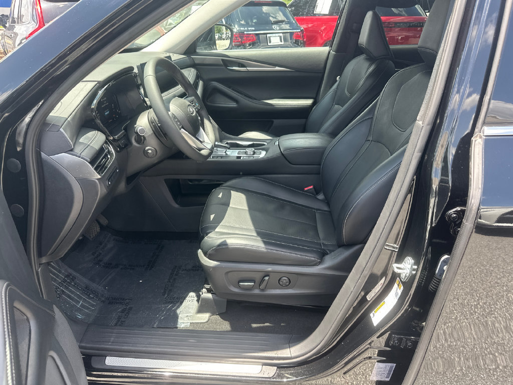 Certified 2023 INFINITI QX60 Luxe w/ Cargo Package FWD image 9