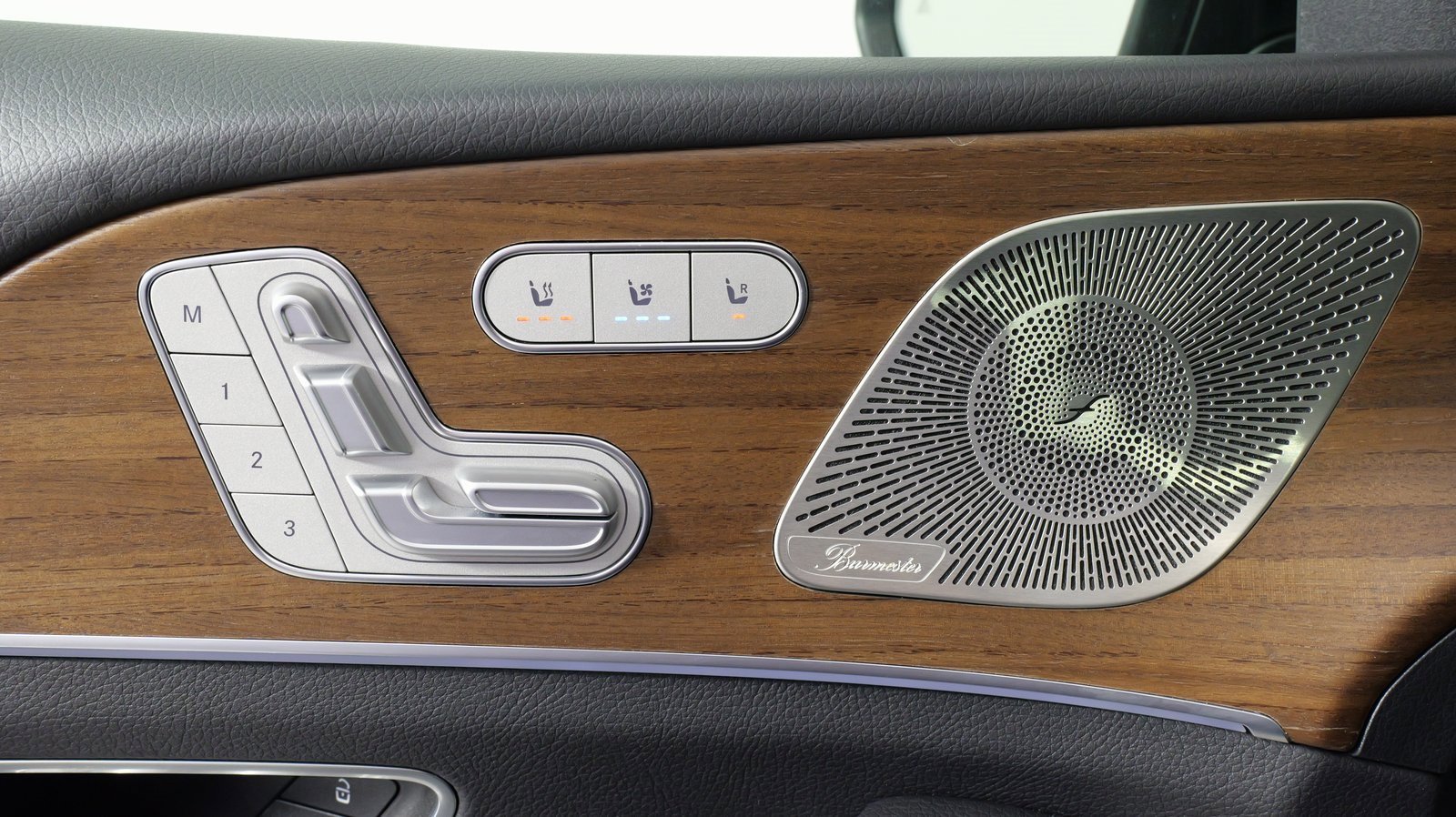 Used 2024 Mercedes-Benz GLS 450 4MATIC w/ AMG Line Exterior image 25