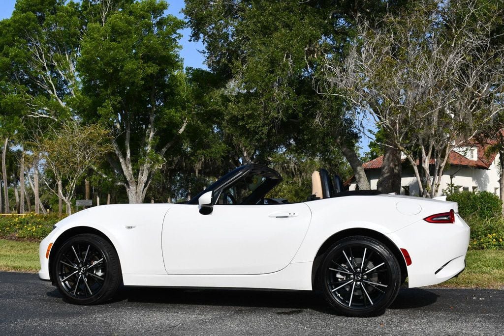 Used 2024 MAZDA MX-5 Miata Grand Touring RWD image 33