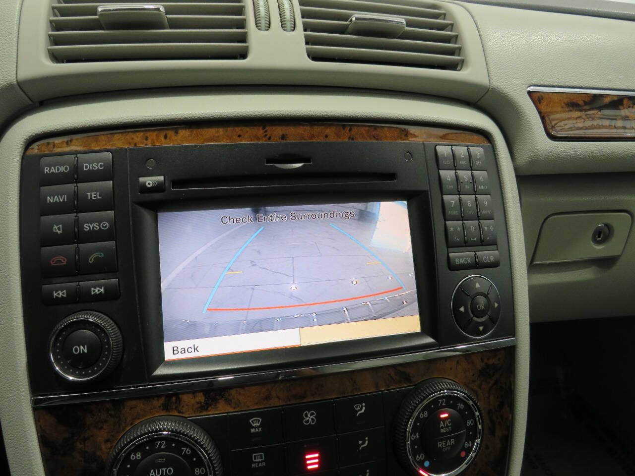 Used 2010 Mercedes-Benz R 350 4MATIC image 18