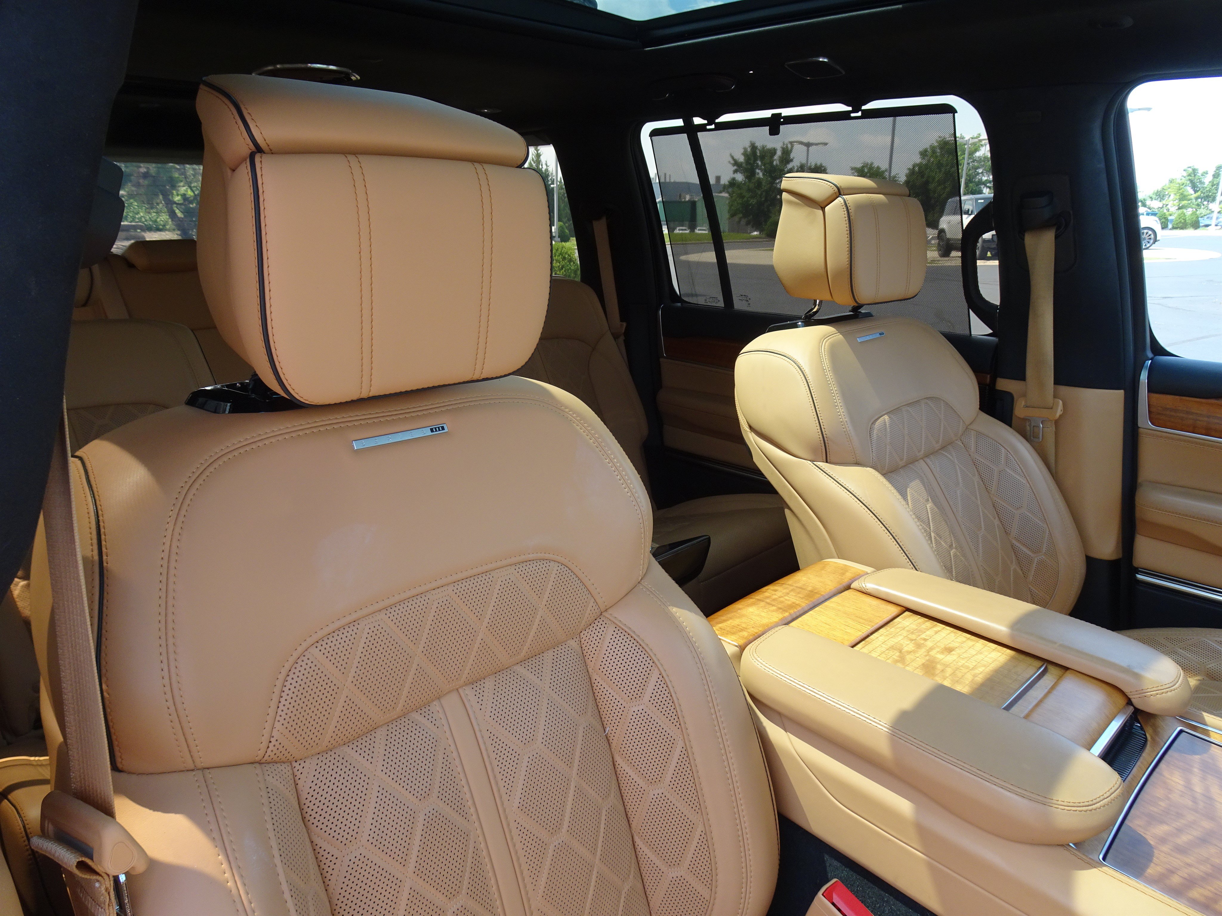 Used 2022 Jeep Grand Wagoneer Series III w/ HD Trailer Tow Package AWD/4WD image 25