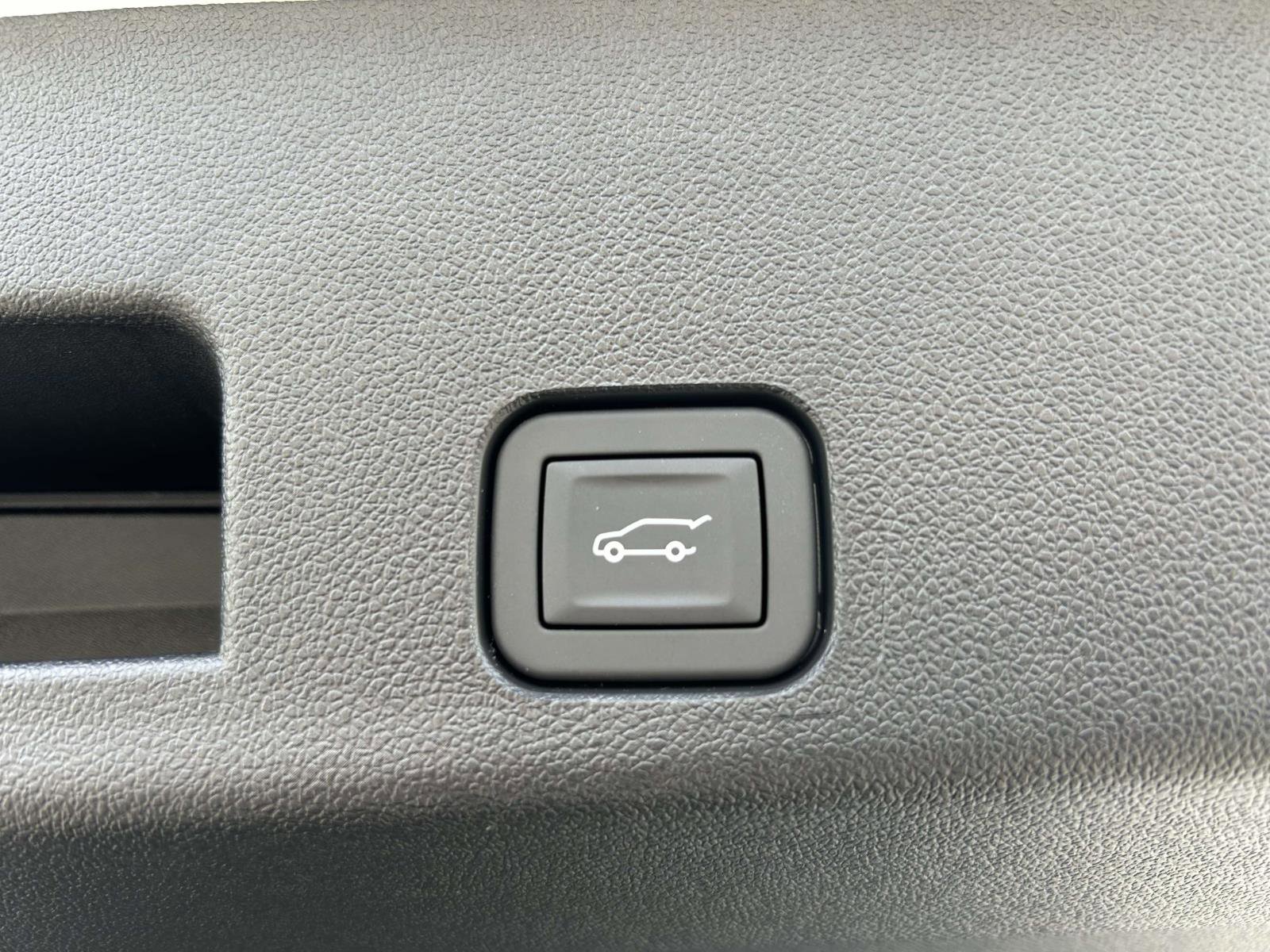 New 2026 Chevrolet Traverse LT w/ Sun and Wheel Package image 18