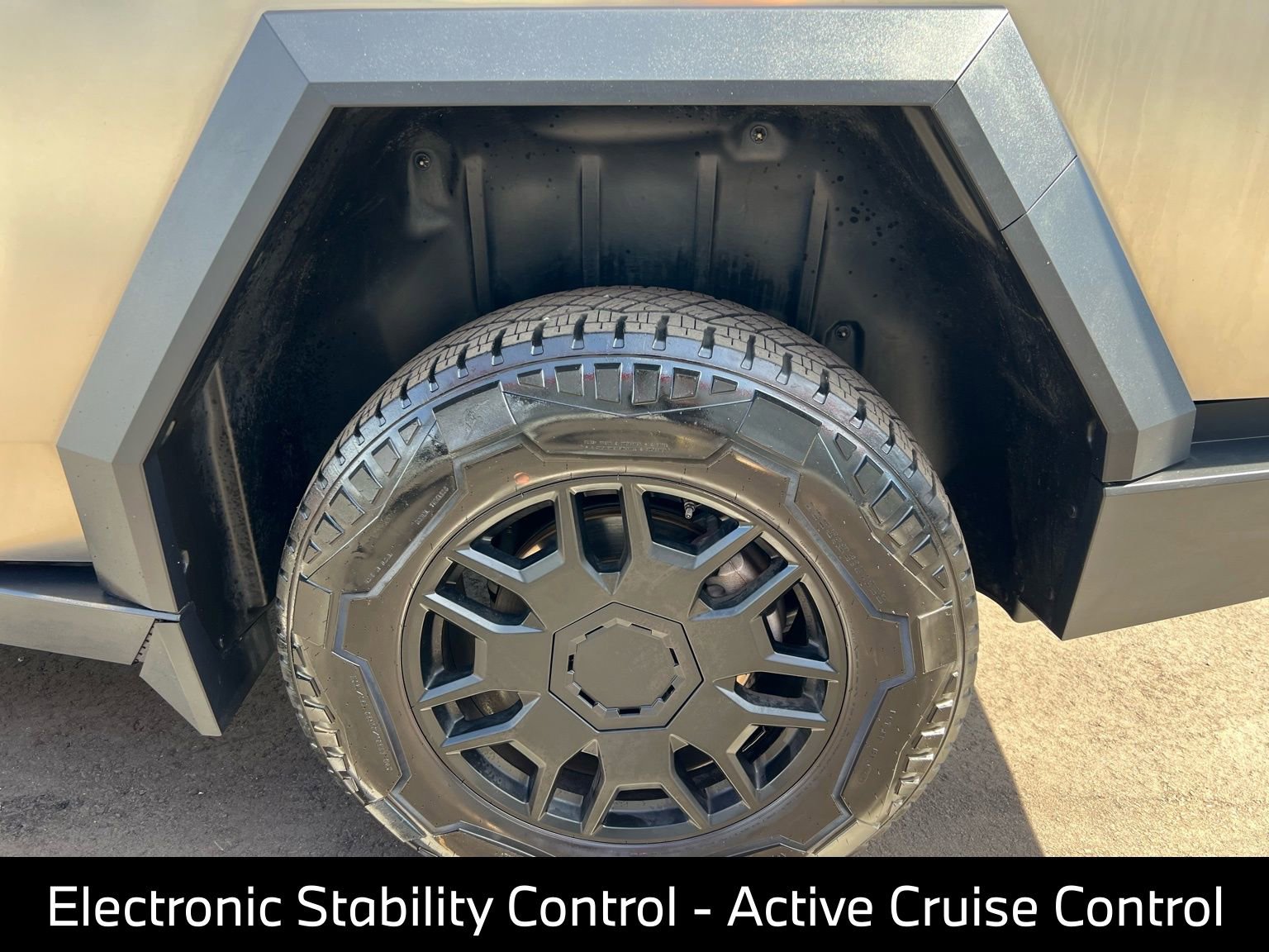 Used 2024 Tesla Cybertruck AWD Crew Cab image 15