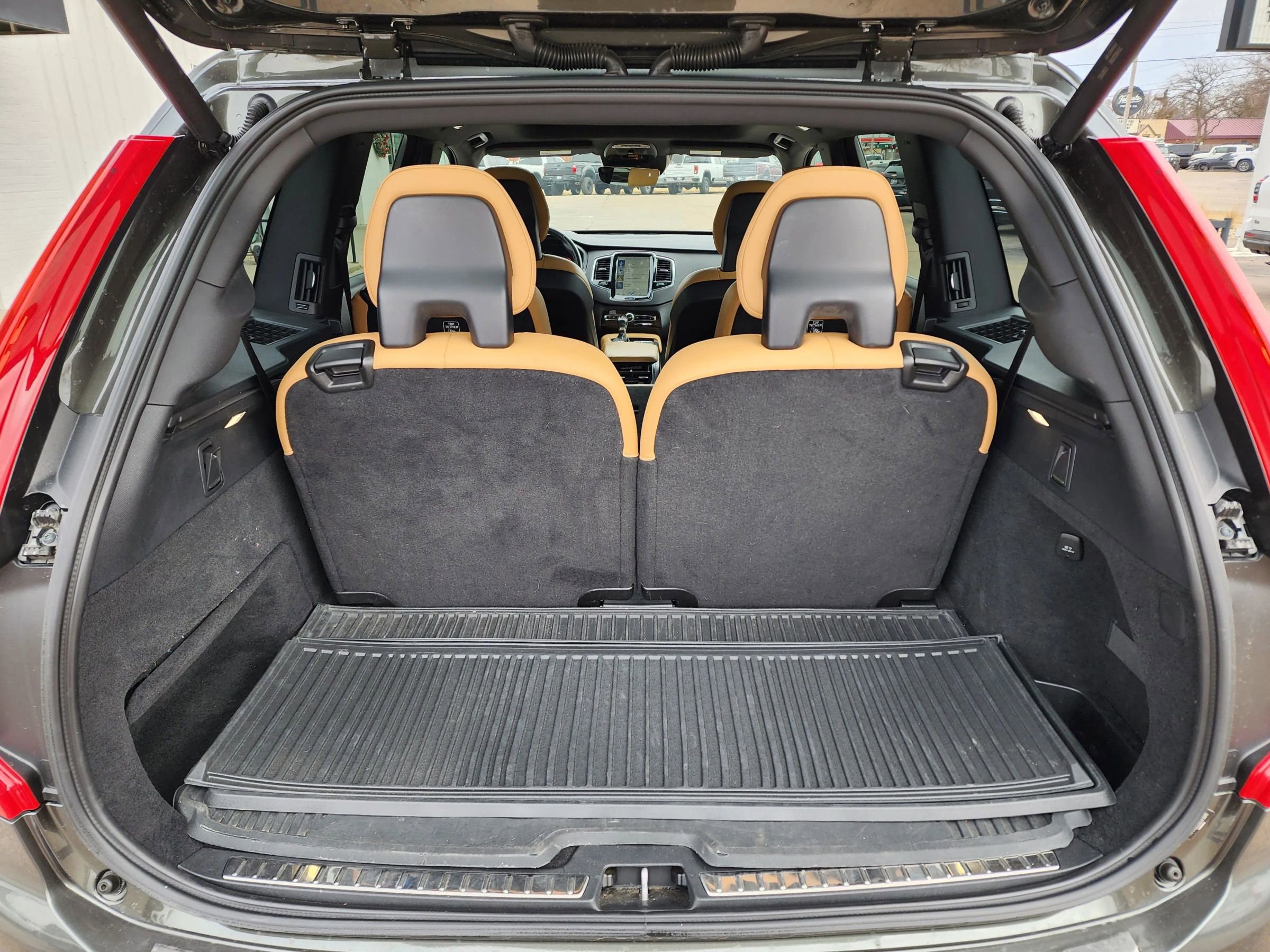 Used 2018 Volvo XC90 T6 Momentum w/ Convenience Package image 7