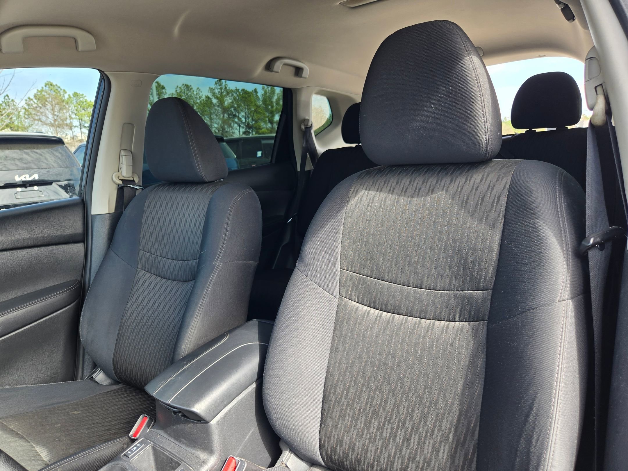 Used 2018 Nissan Rogue SV w/ Premium Package image 24