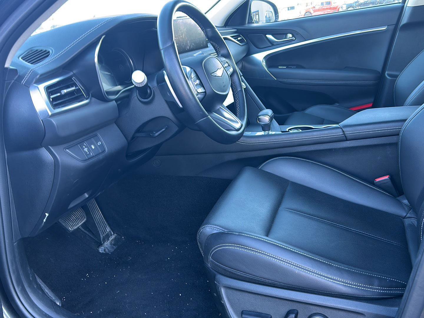 Used 2025 Genesis G70 2.5T image 9