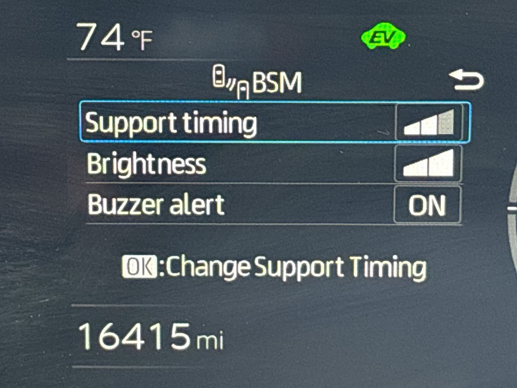 Used 2025 Toyota Prius LE FWD image 39