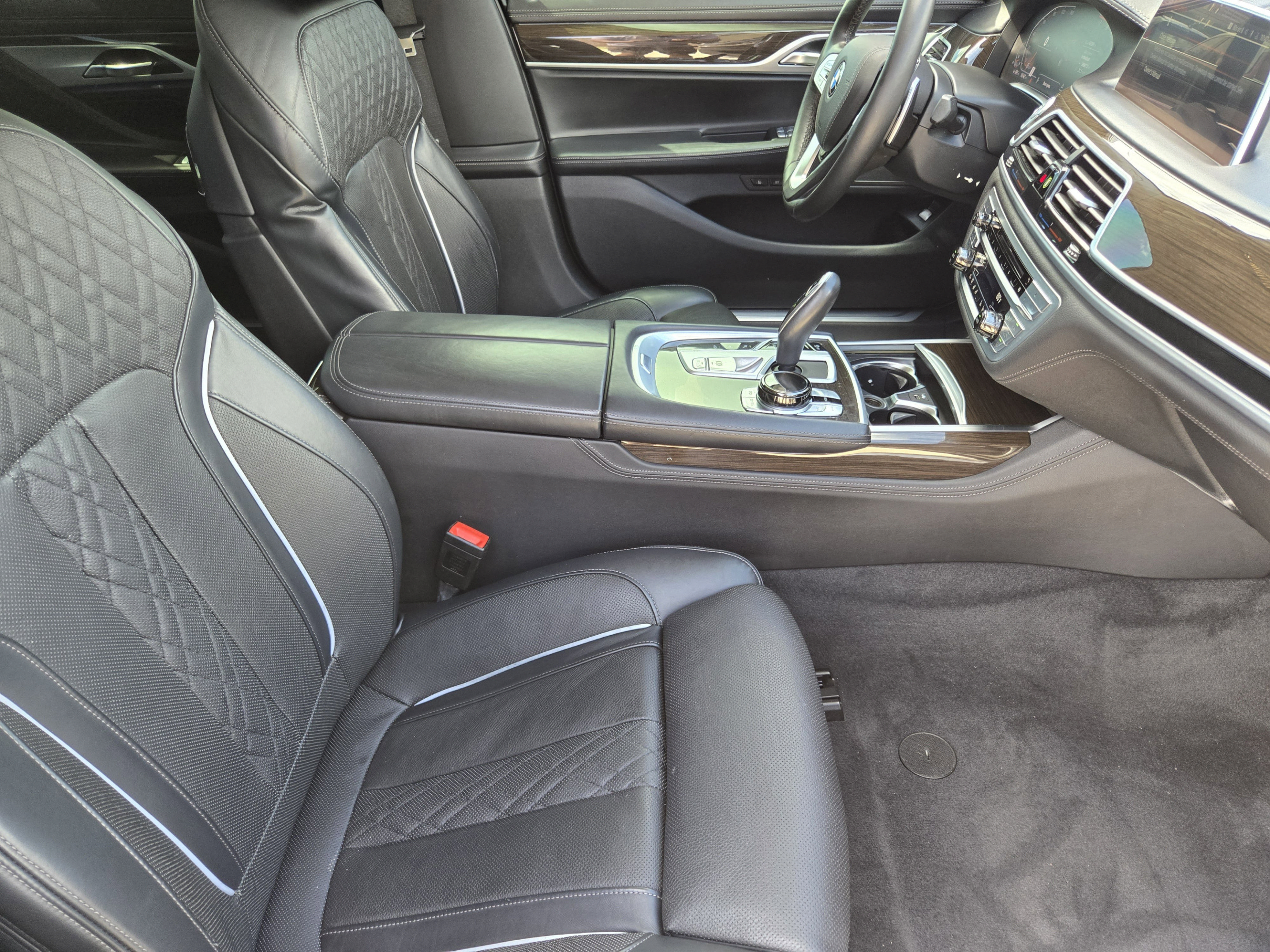 Used 2020 BMW 740i w/ Premium Package RWD image 10