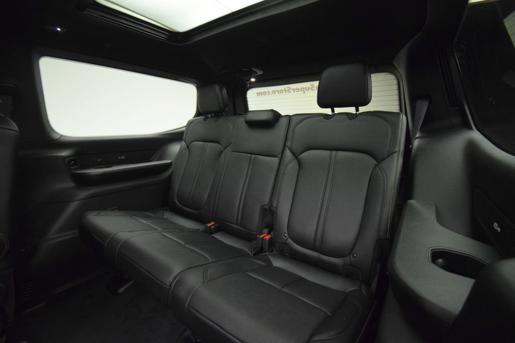New 2026 Jeep Grand Wagoneer 4WD image 37