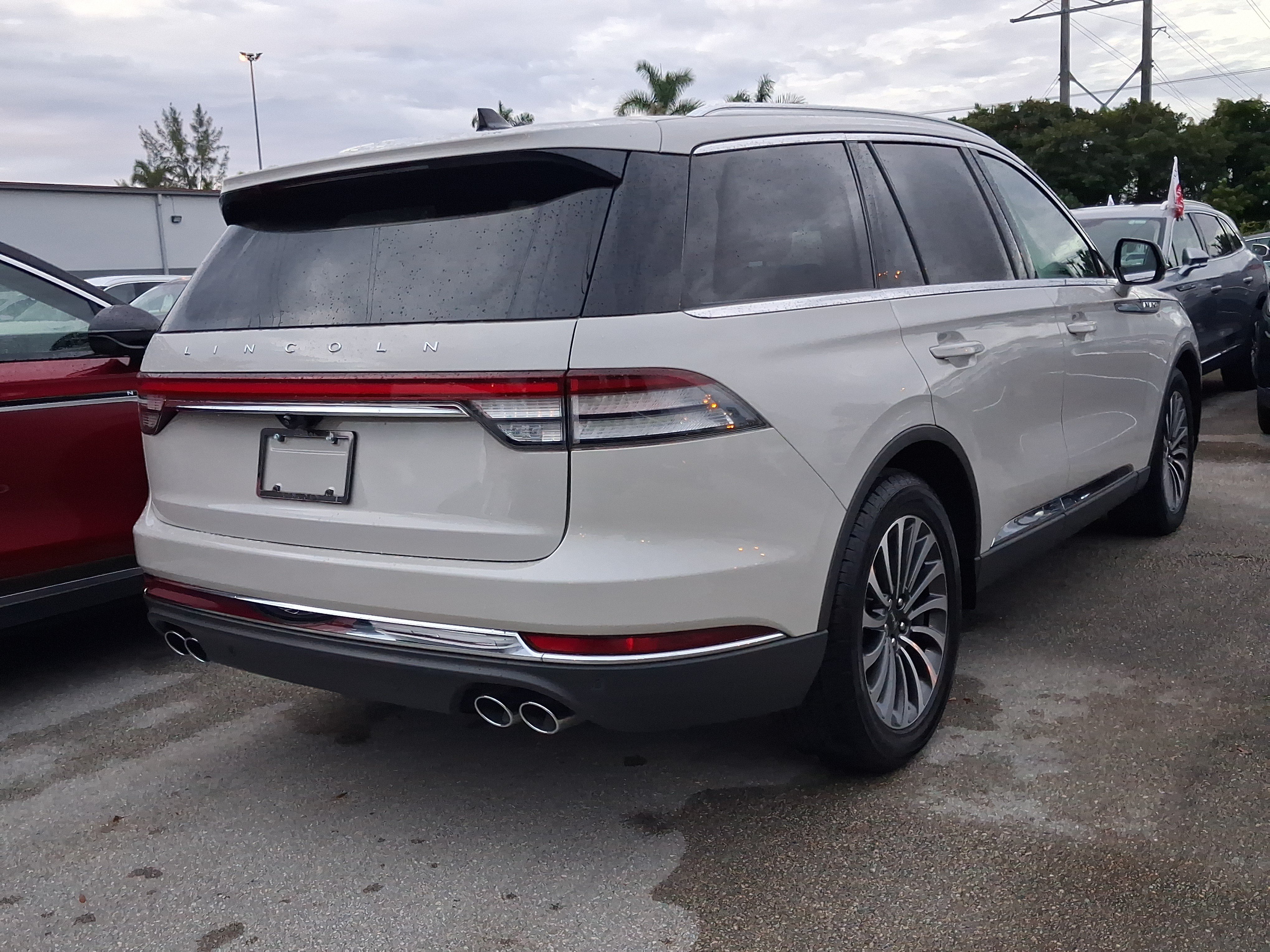 Used 2024 Lincoln Aviator 2WD w/ Premium Package image 4