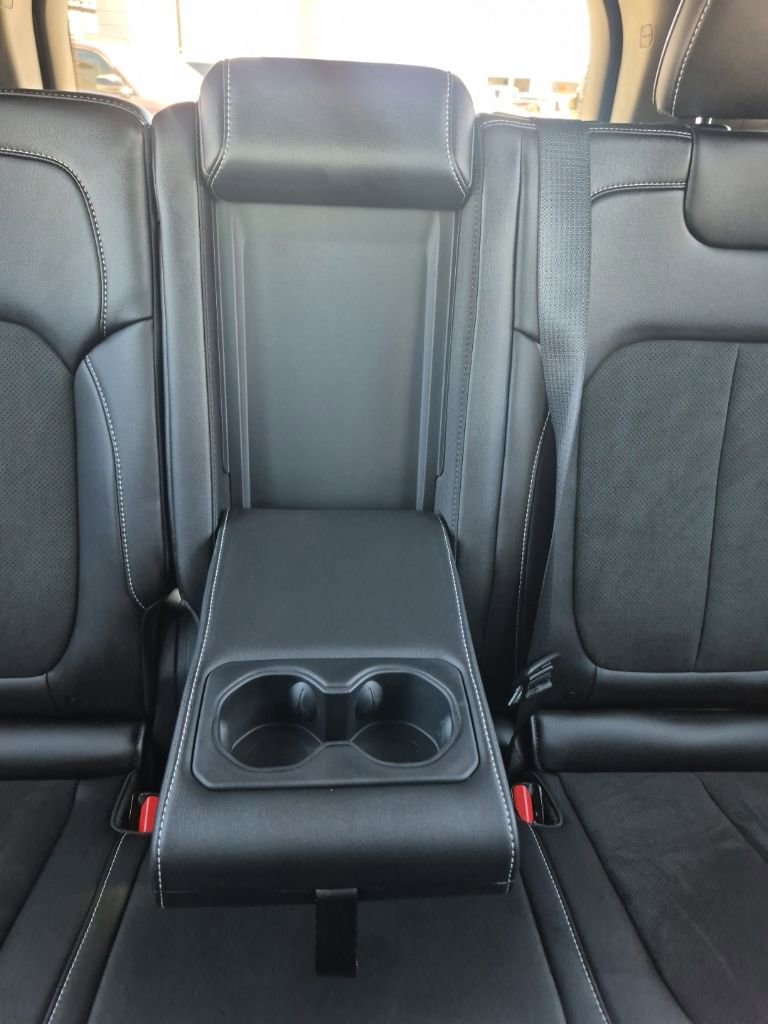 Used 2025 Jeep Grand Cherokee Altitude image 50