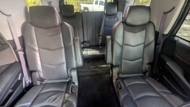 Used 2015 Cadillac Escalade Luxury image 23