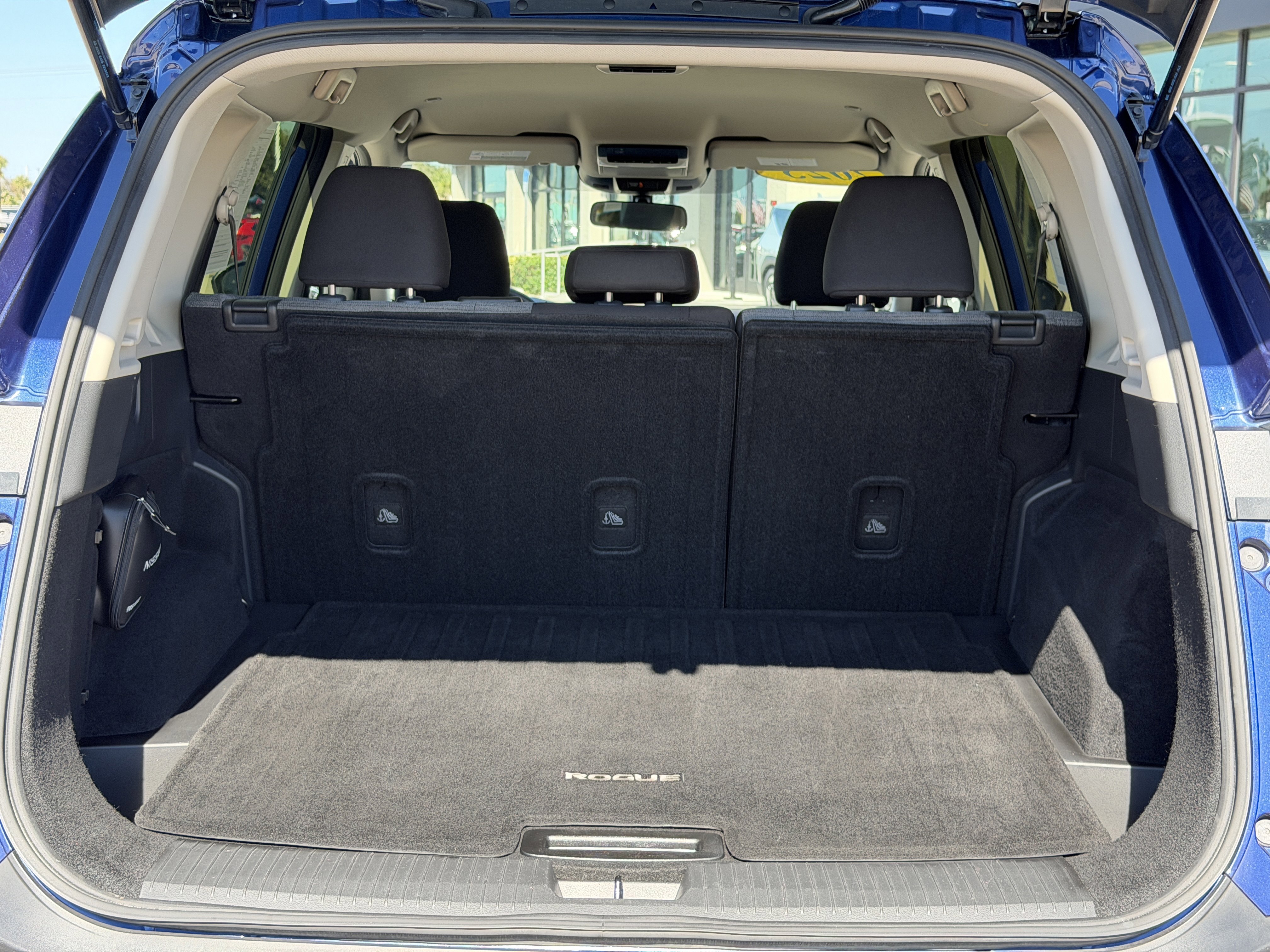 Used 2023 Nissan Rogue SV image 11