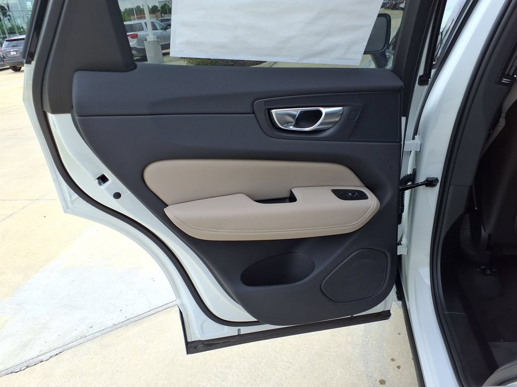 New 2026 Volvo XC60 B5 Plus w/ Protection Package Premier AWD/4WD image 15