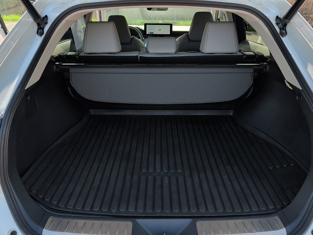 Certified 2023 Toyota Venza XLE AWD/4WD image 27