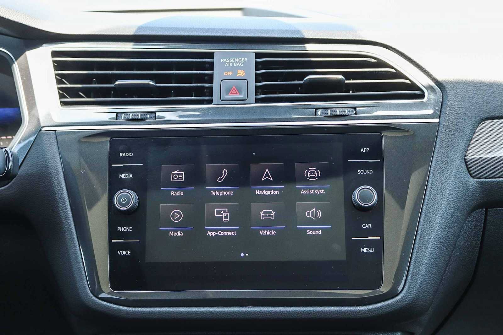 Used 2023 Volkswagen Tiguan SE w/ Panoramic Sunroof Package FWD image 14
