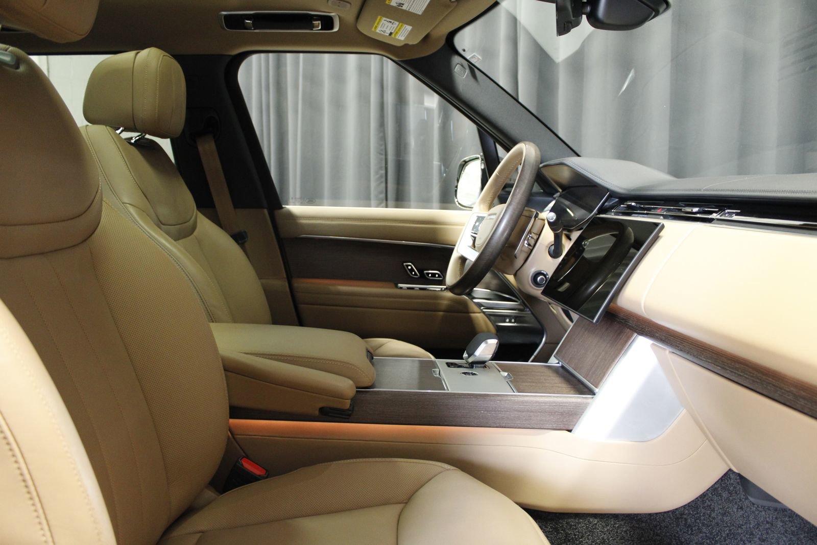Used 2025 Land Rover Range Rover SE image 30