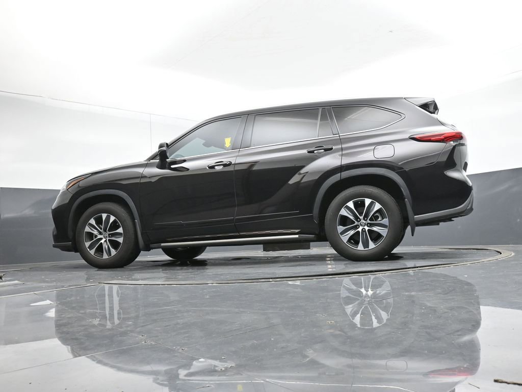 Used 2022 Toyota Highlander XLE image 41