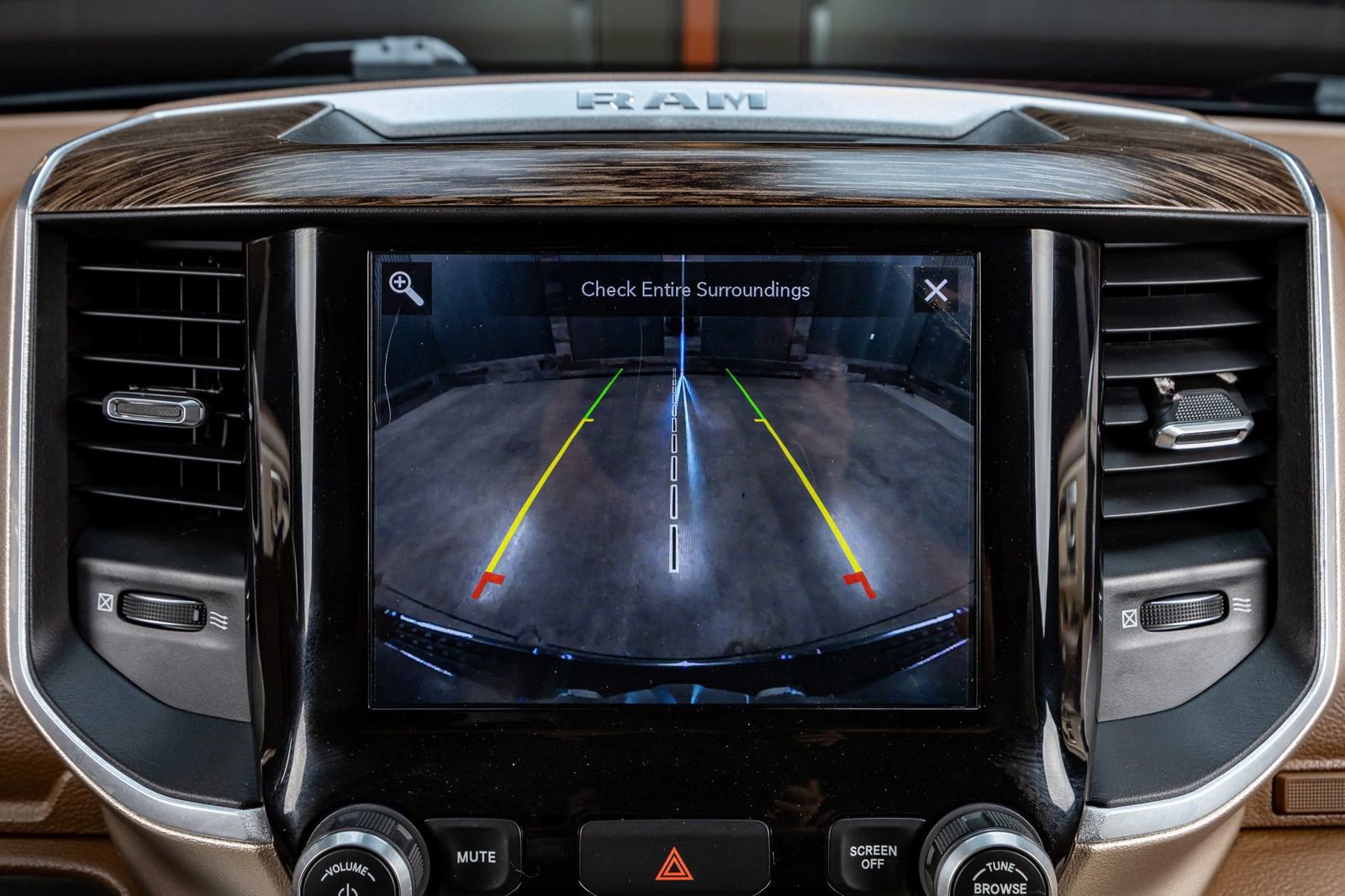 Used 2020 RAM 1500 Laramie AWD/4WD image 25