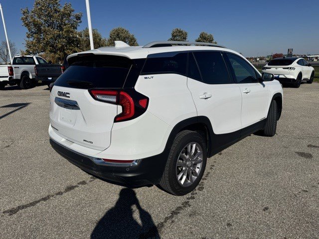 Used 2023 GMC Terrain SLT w/ Tech Package image 8