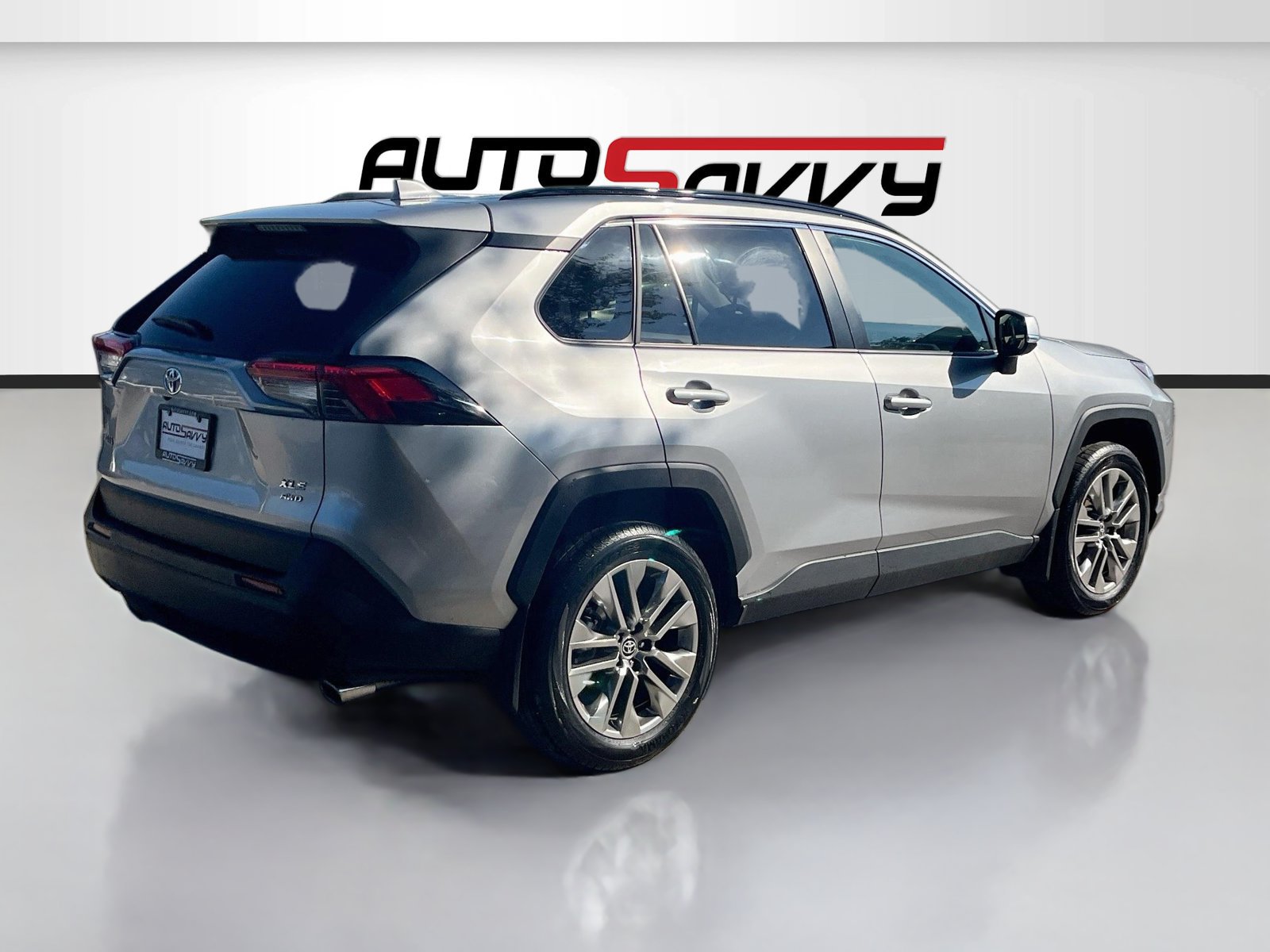 Used 2025 Toyota RAV4 XLE Premium AWD/4WD image 7