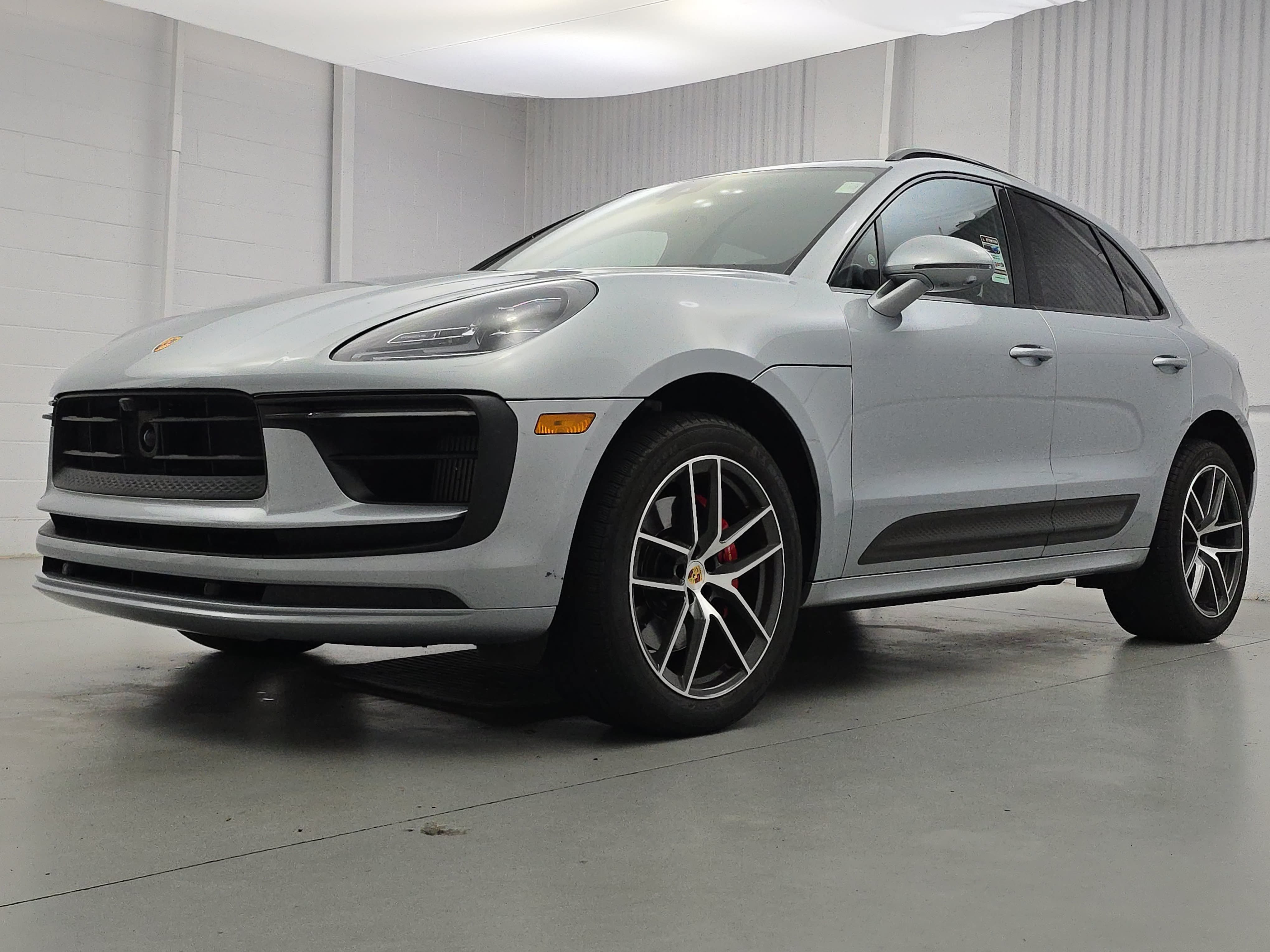 Certified 2024 Porsche Macan S AWD/4WD image 1
