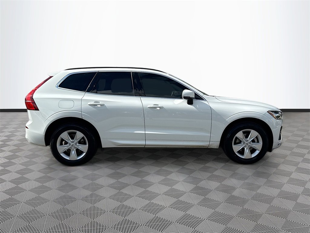 Used 2022 Volvo XC60 B5 Momentum image 5