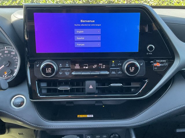 Used 2025 Toyota Highlander XLE FWD image 29