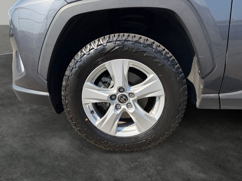 Used 2021 Toyota RAV4 XLE AWD/4WD image 4