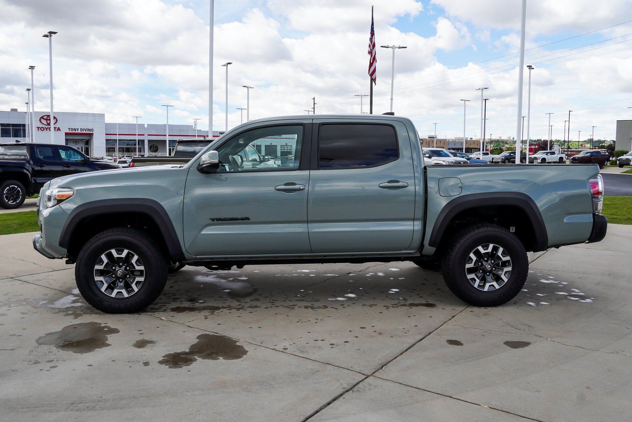 Certified 2022 Toyota Tacoma TRD Off-Road AWD/4WD image 5
