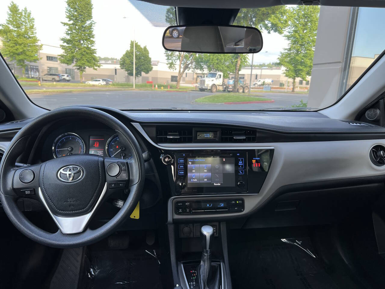 Used 2018 Toyota Corolla LE w/ LE Premium Package FWD image 13