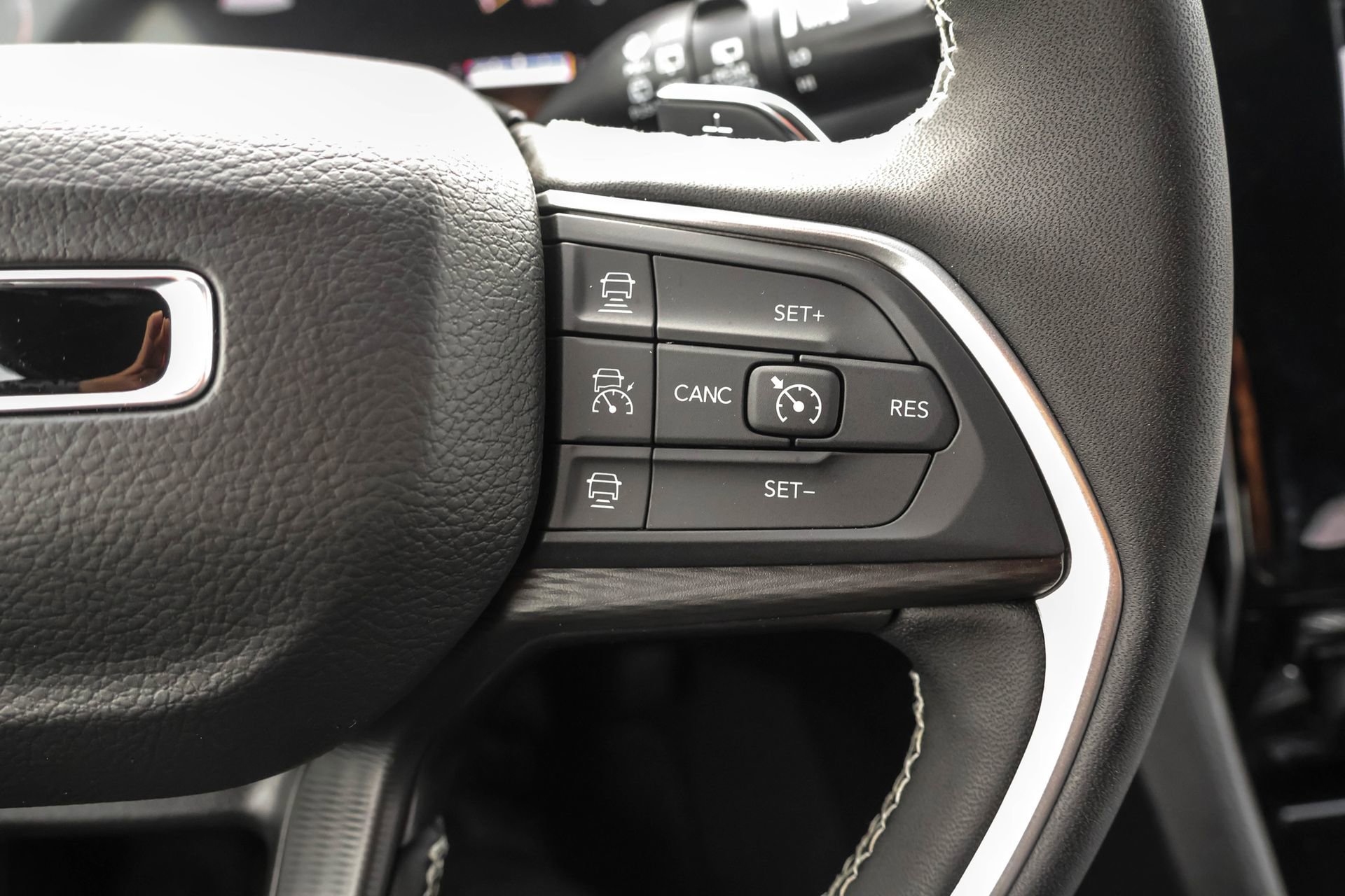 New 2025 Jeep Grand Cherokee Altitude image 26