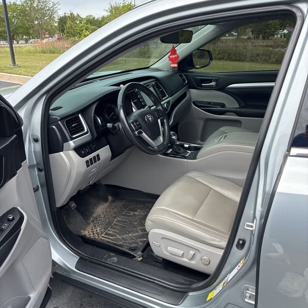 Used 2018 Toyota Highlander XLE image 5