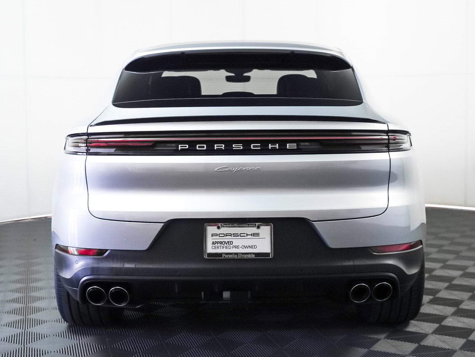 Used 2025 Porsche Cayenne Coupe image 11